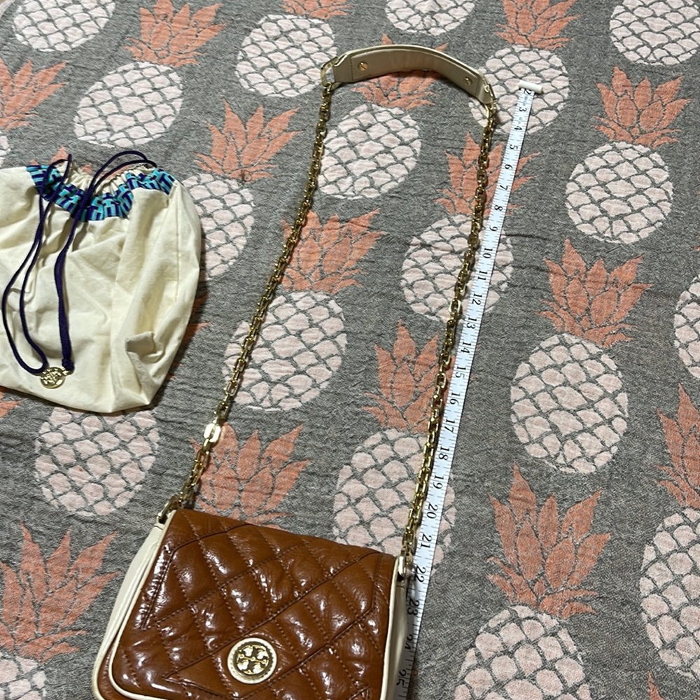 Tory Burch Brown Quilted Crossbody with Cream Trim - Picture 11 of 13